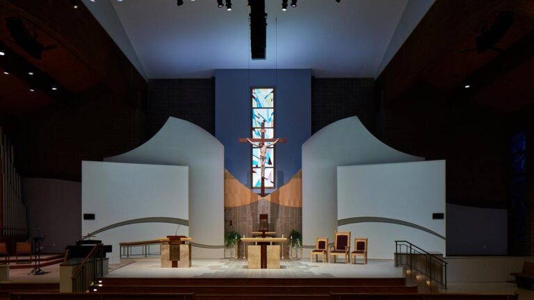 St Dennis interior